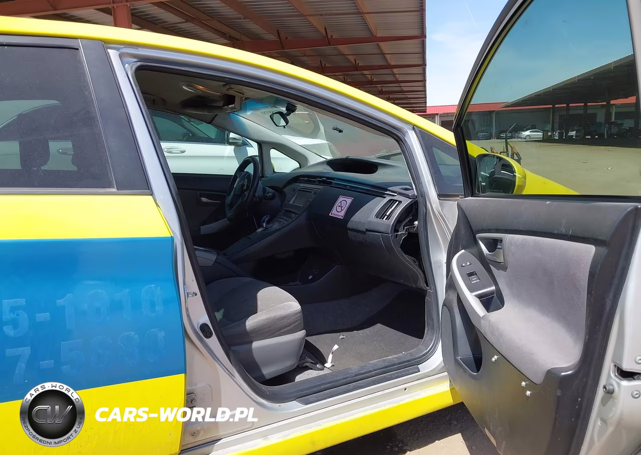 2013 Toyota Prius Two VIN:JTDKN3DU8D5578560 - 5