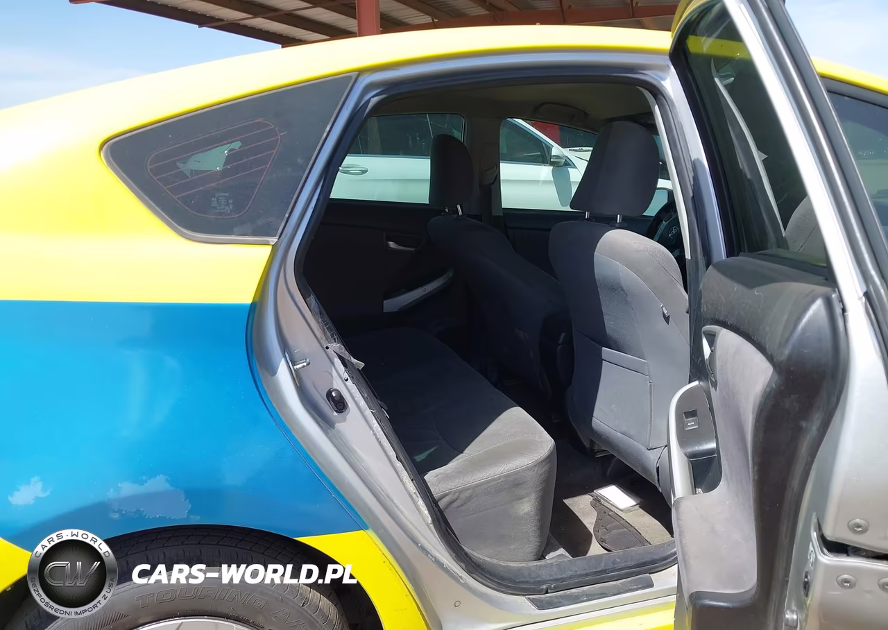 2013 Toyota Prius Two VIN:JTDKN3DU8D5578560 - 8