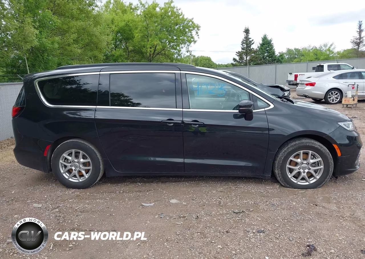 2022 Chrysler Pacifica Touring L VIN:2C4RC1BG1NR214989 - 13