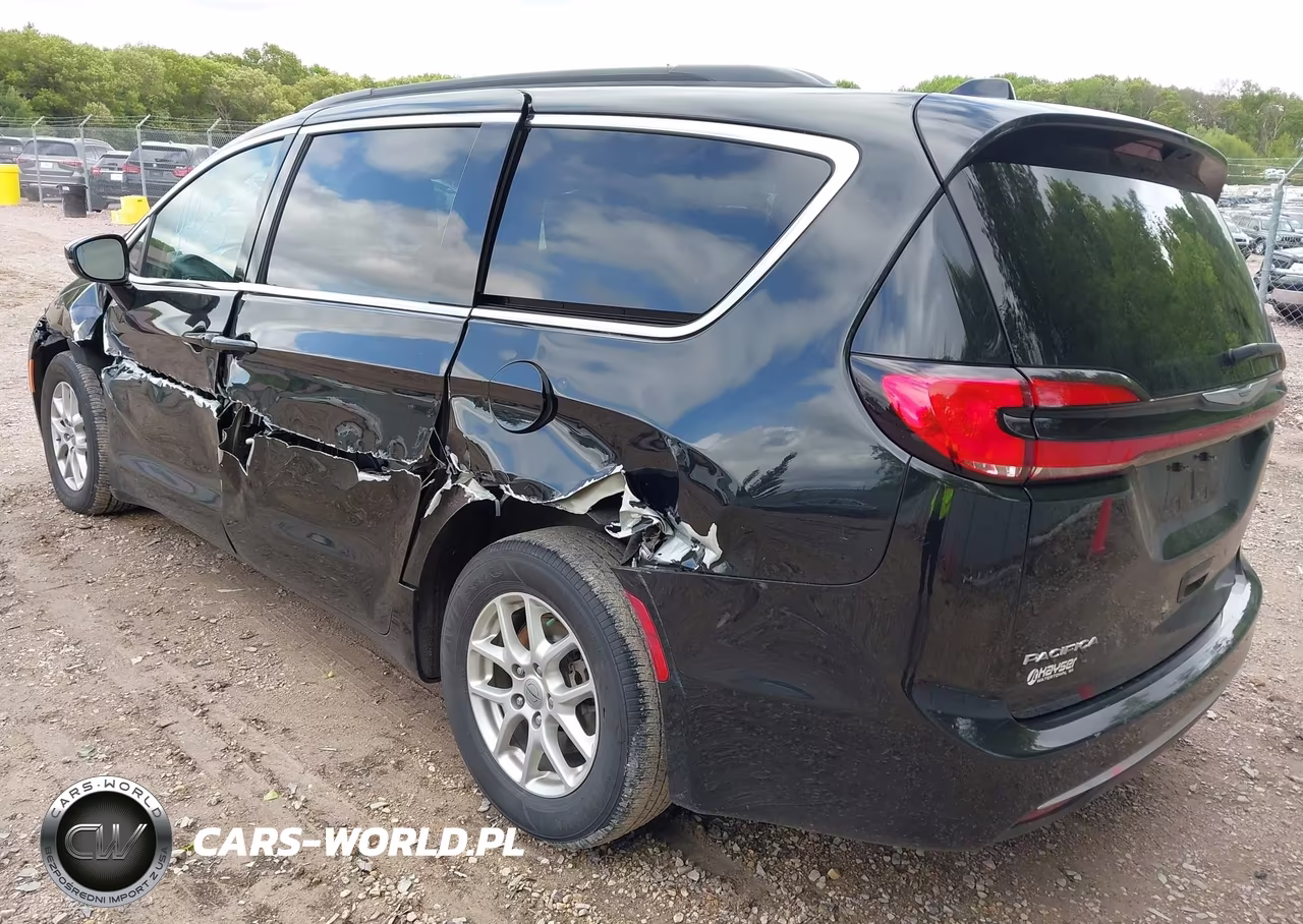 2022 Chrysler Pacifica Touring L VIN:2C4RC1BG1NR214989 - 3