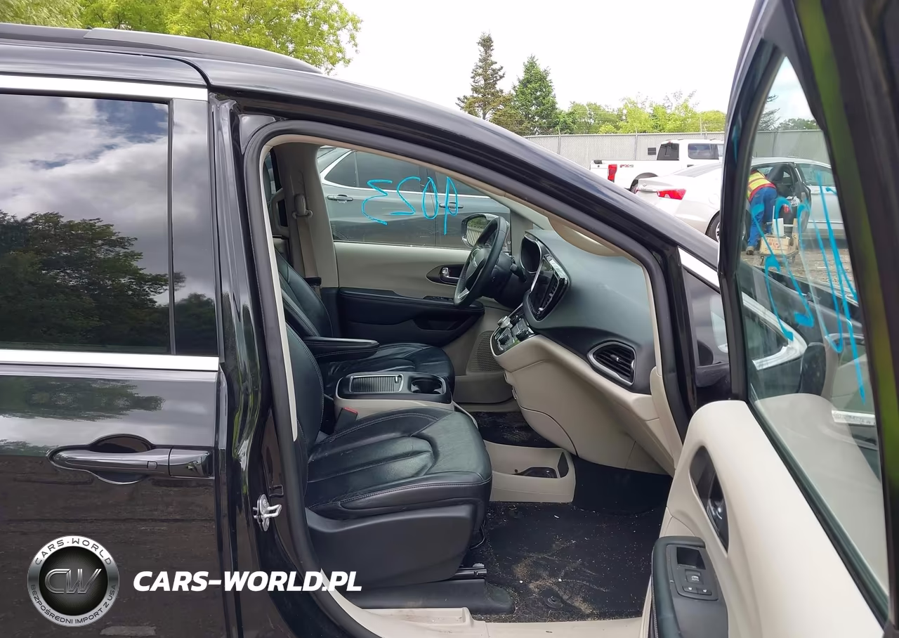 2022 Chrysler Pacifica Touring L VIN:2C4RC1BG1NR214989 - 5