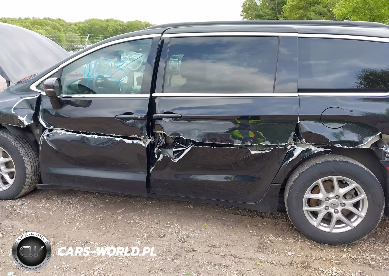2022 Chrysler Pacifica Touring L VIN:2C4RC1BG1NR214989 - 6