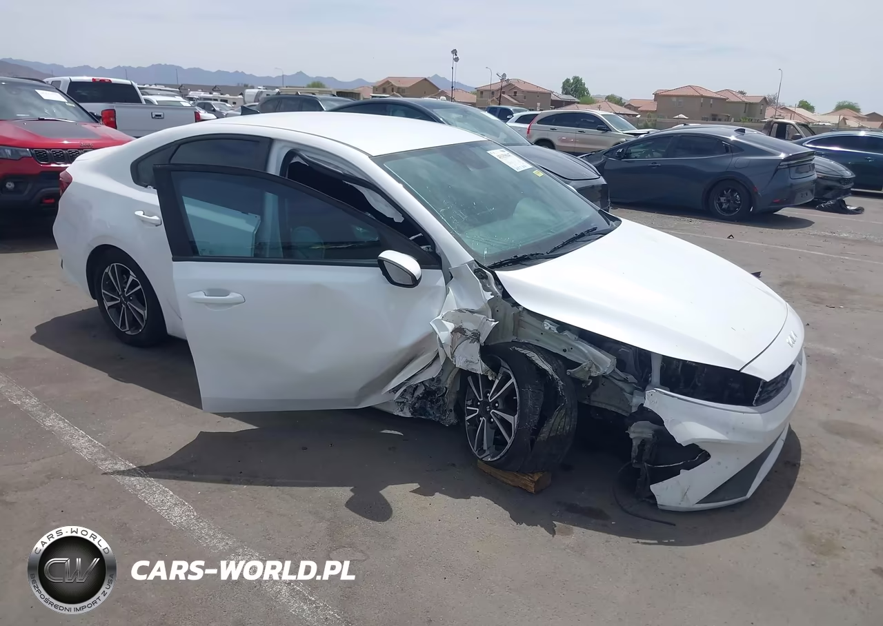 2024 Kia Forte Lxs – zdjęcie 1 z 16