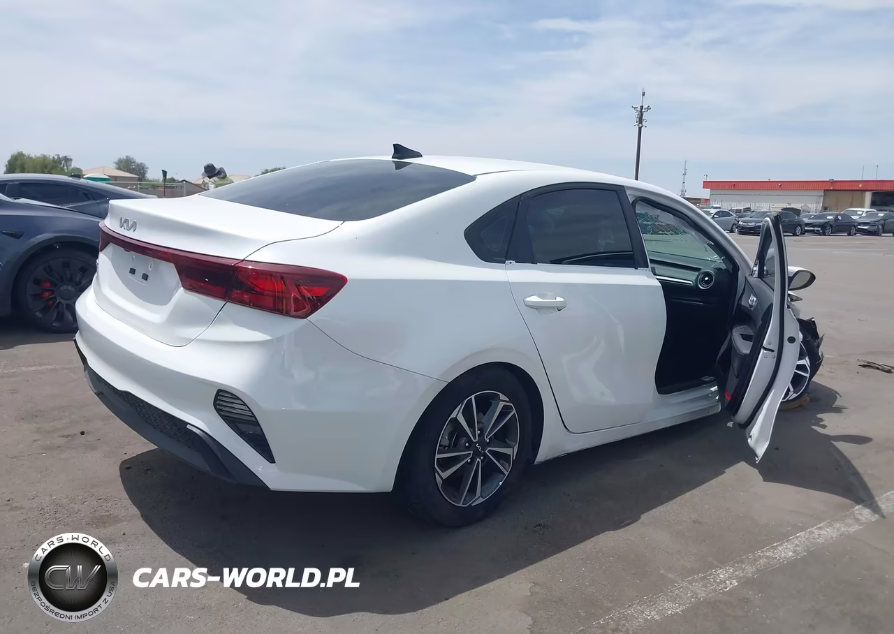 2024 Kia Forte Lxs VIN:3KPF24AD0RE825604 - 4