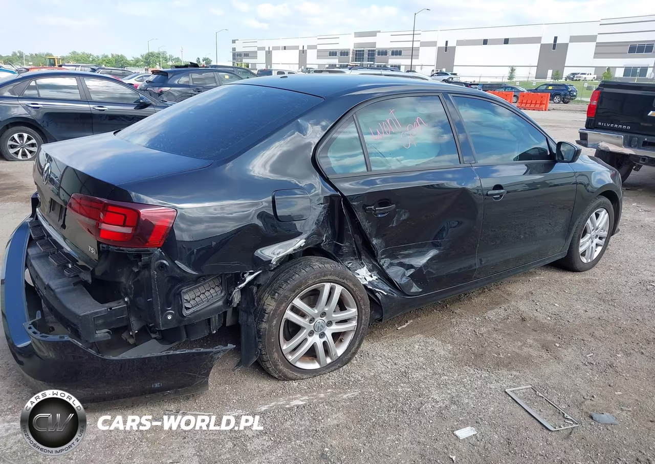 2018 Volkswagen Jetta 1.4T S VIN:3VW2B7AJ4JM252834 - 4