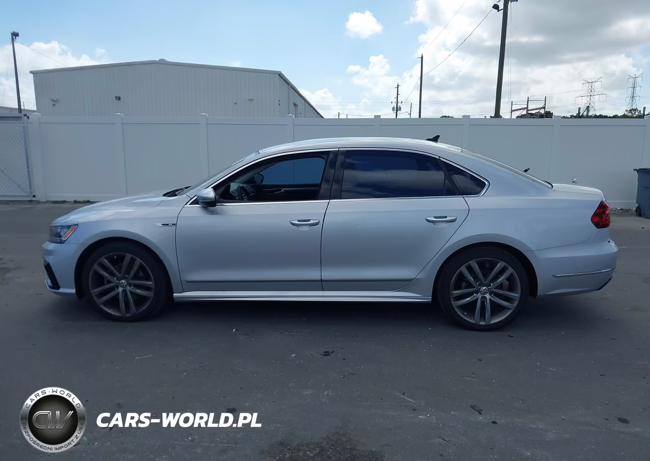 2017 Volkswagen Passat 1.8T R-Line VIN:1VWDT7A36HC068403 - 14