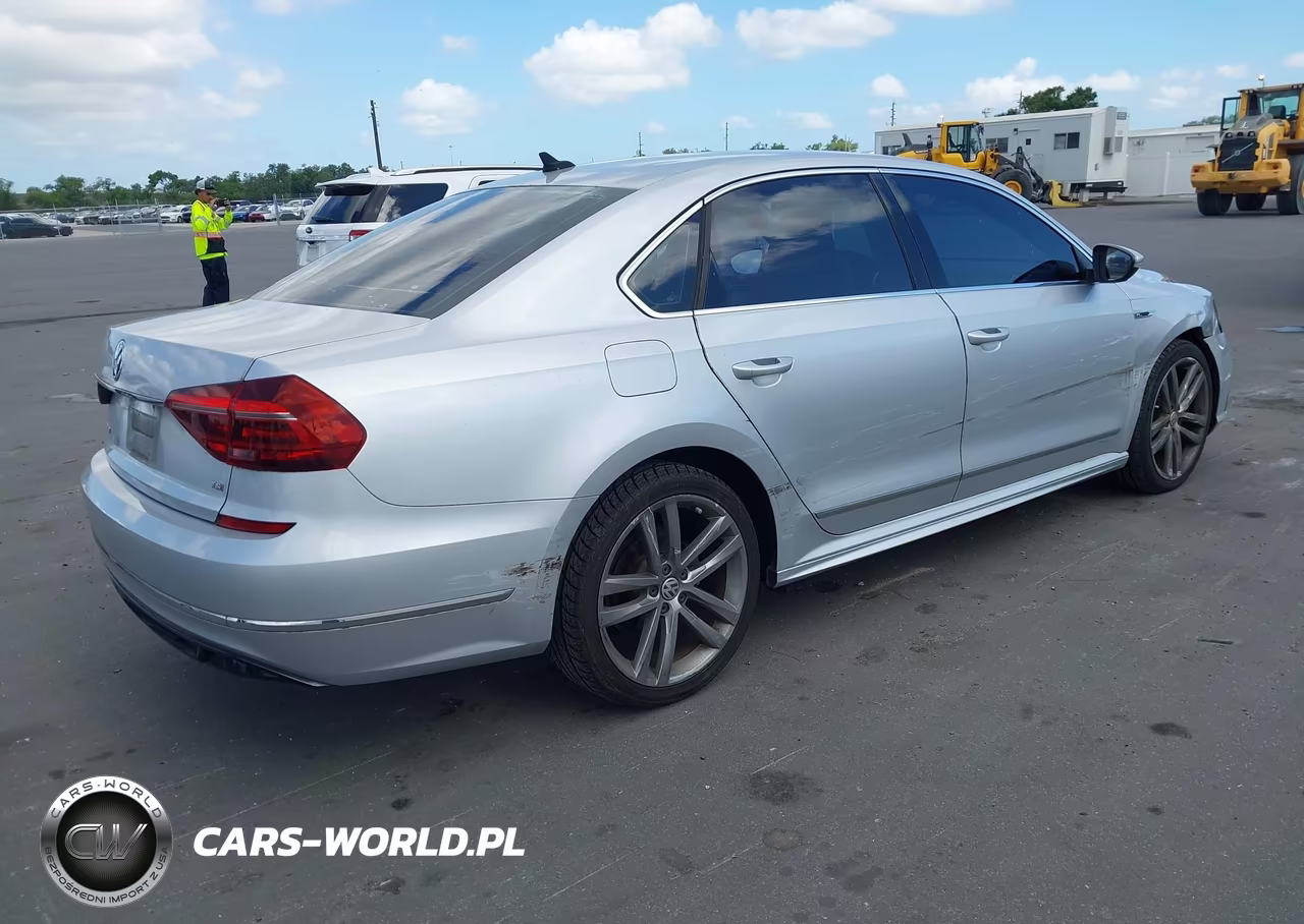 2017 Volkswagen Passat 1.8T R-Line VIN:1VWDT7A36HC068403 - 4