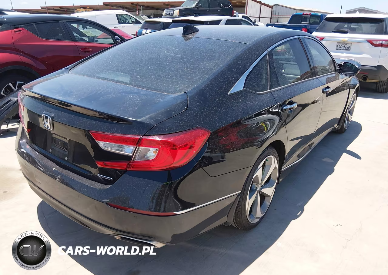 2018 Honda Accord Touring VIN:1HGCV1F92JA208369 - 4