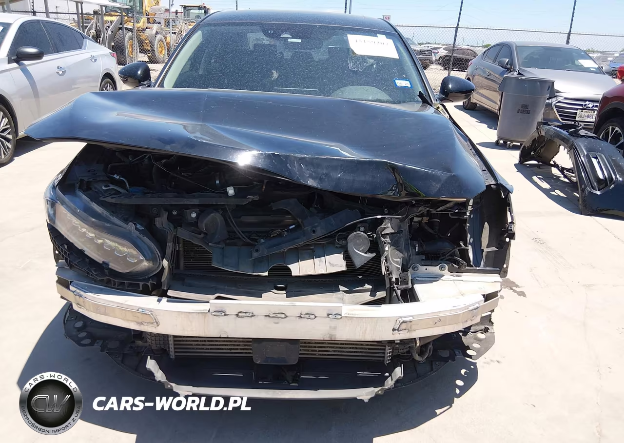 2018 Honda Accord Touring VIN:1HGCV1F92JA208369 - 6