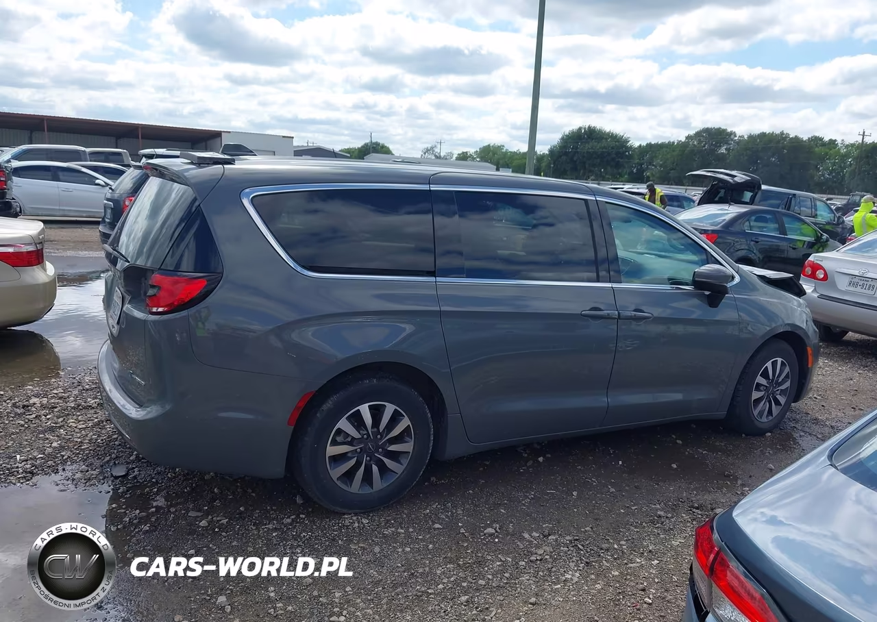 2023 Chrysler Pacifica Hybrid Touring L VIN:2C4RC1L74PR588501 - 13