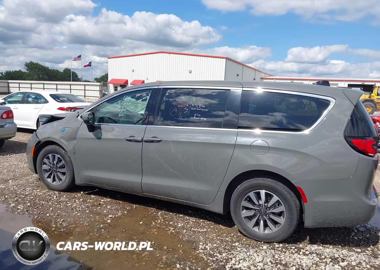 2023 Chrysler Pacifica Hybrid Touring L VIN:2C4RC1L74PR588501 - 14