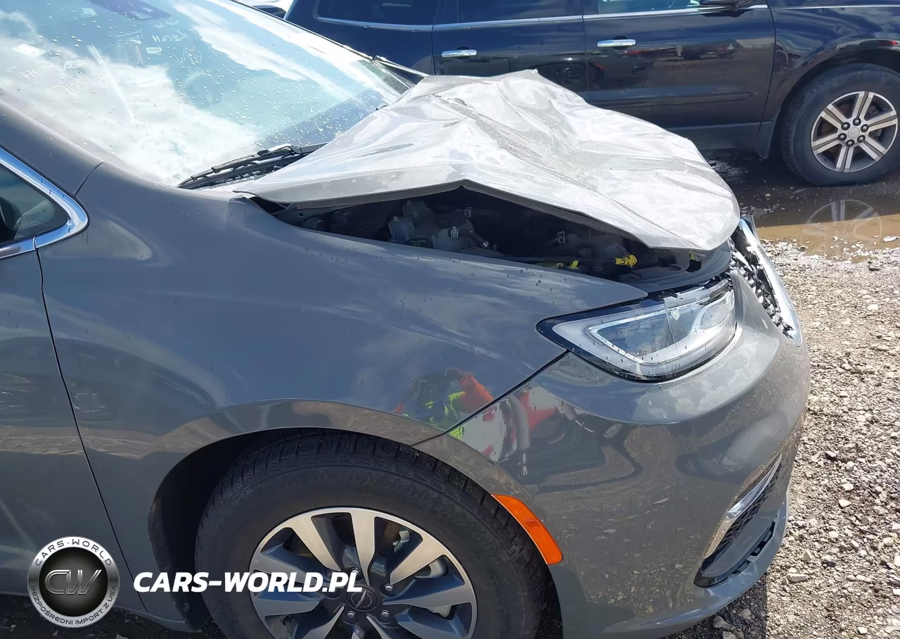 2023 Chrysler Pacifica Hybrid Touring L VIN:2C4RC1L74PR588501 - 18