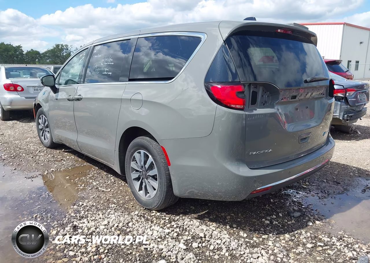 2023 Chrysler Pacifica Hybrid Touring L VIN:2C4RC1L74PR588501 - 3