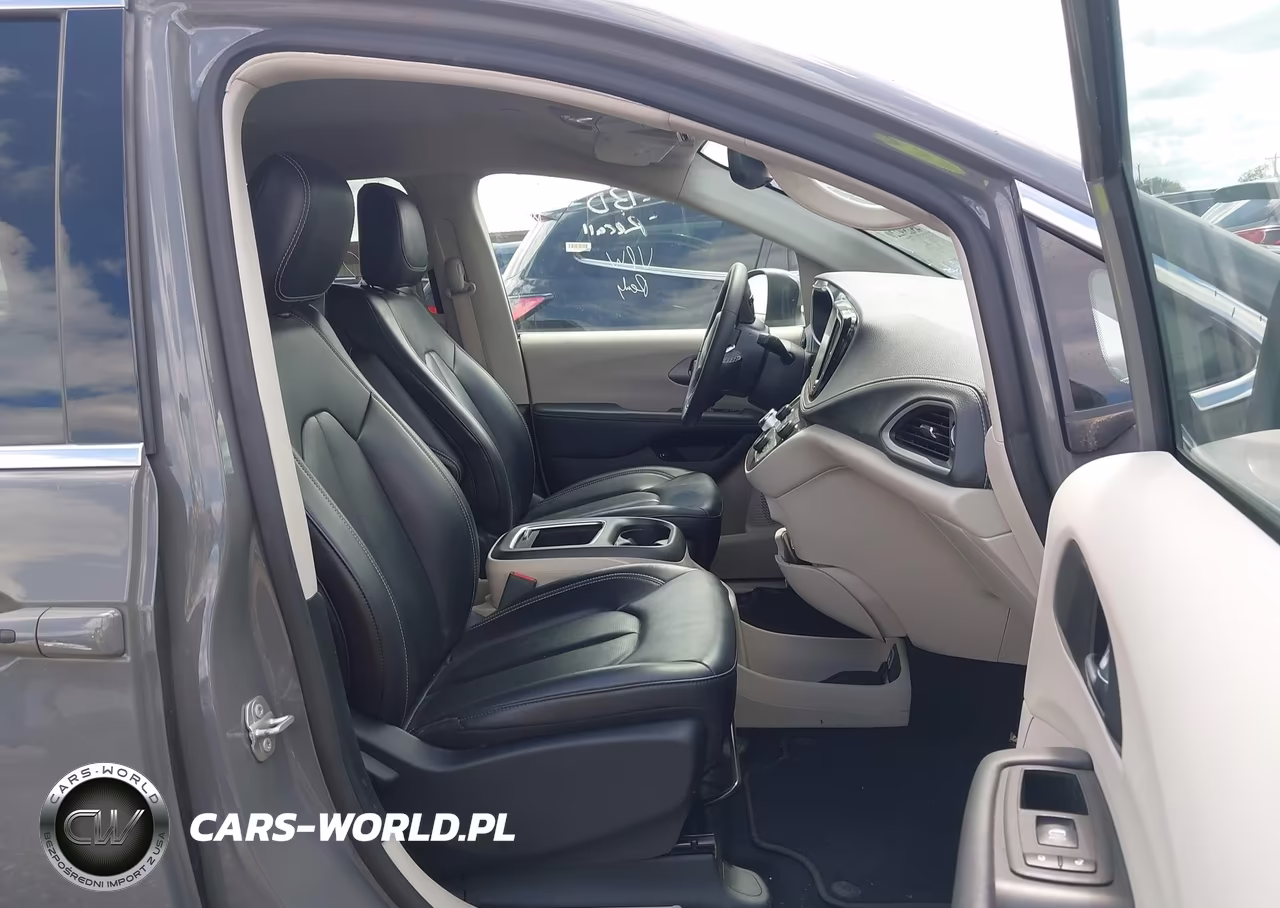 2023 Chrysler Pacifica Hybrid Touring L VIN:2C4RC1L74PR588501 - 5