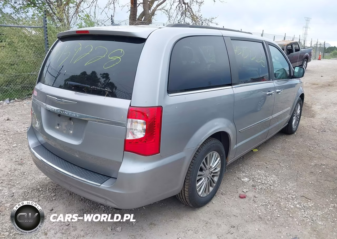 2013 Chrysler Town & Country Touring-L VIN:2C4RC1CG6DR747577 - 4