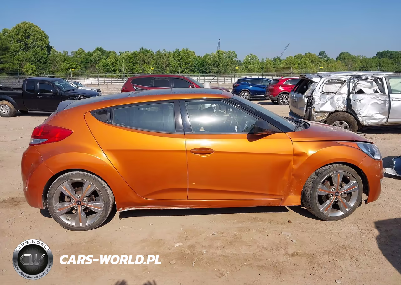 2016 Hyundai Veloster VIN:KMHTC6AD0GU278761 - 13
