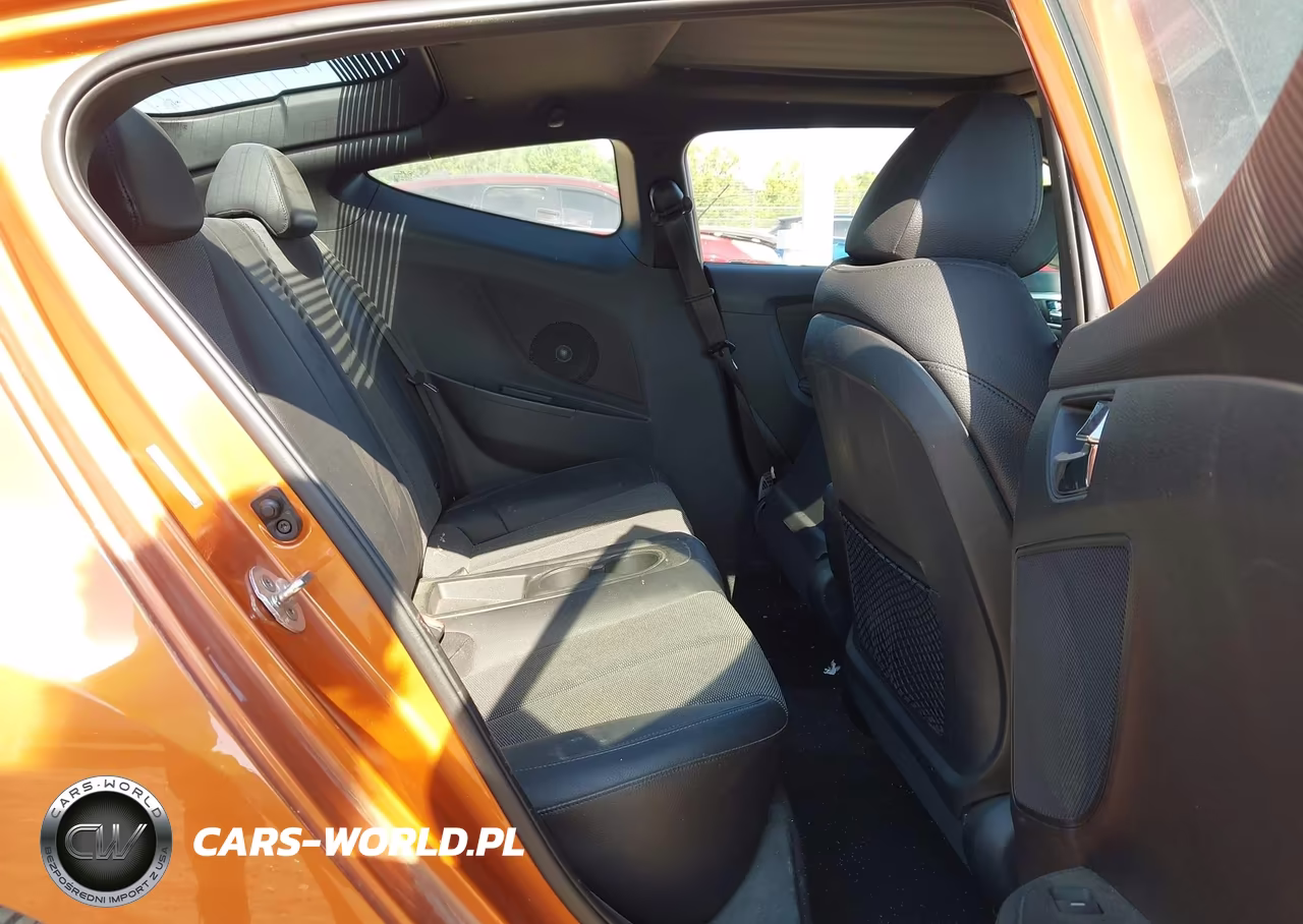 2016 Hyundai Veloster VIN:KMHTC6AD0GU278761 - 8