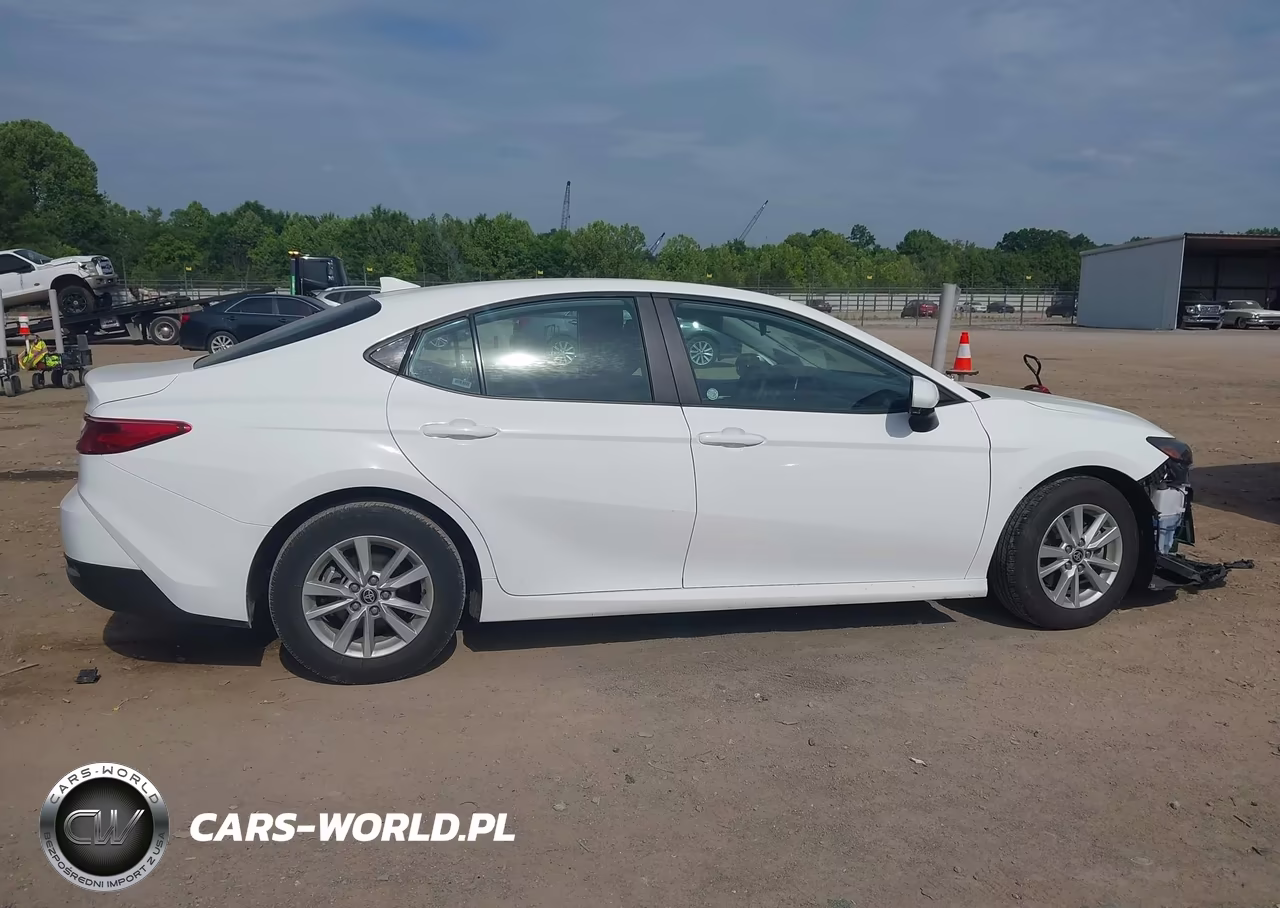 2025 Toyota Camry Le VIN:4T1DAACK8SU515255 - 13
