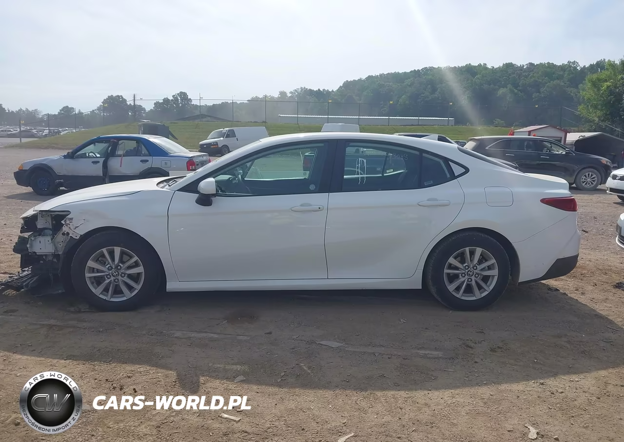 2025 Toyota Camry Le VIN:4T1DAACK8SU515255 - 14