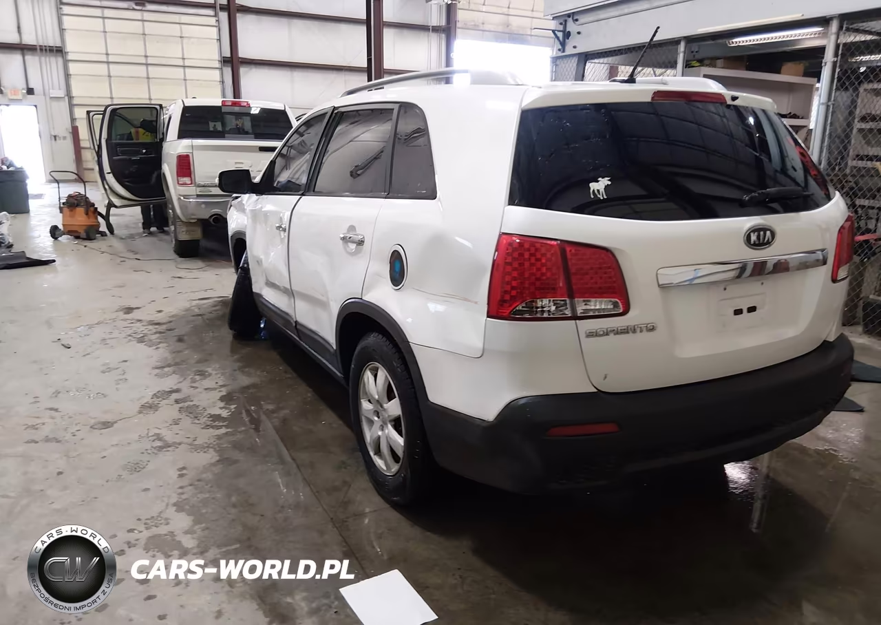 2012 Kia Sorento Lx V6 VIN:5XYKT4A23CG242772 - 3
