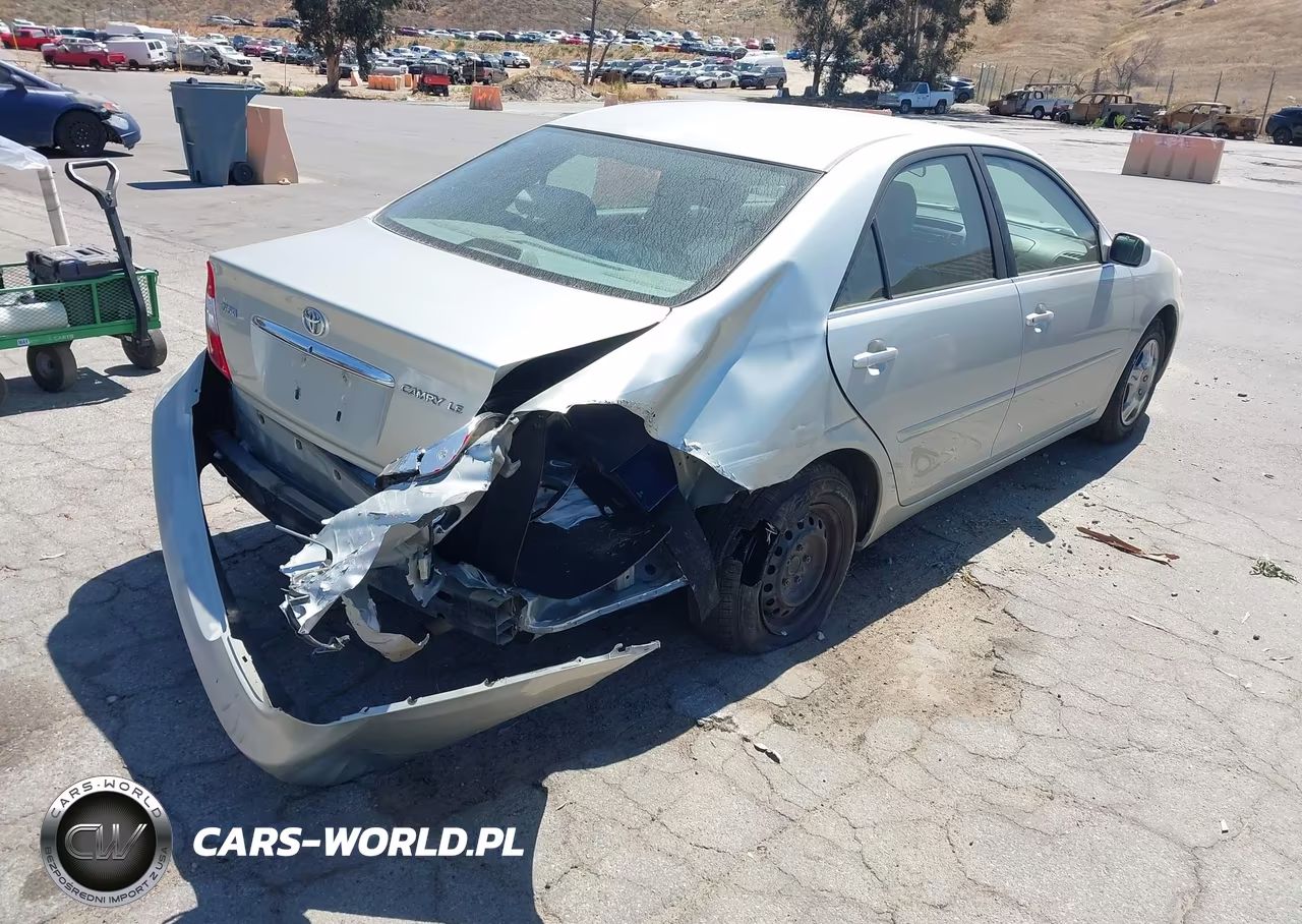 2003 Toyota Camry Le VIN:JTDBE32K030238994 - 4