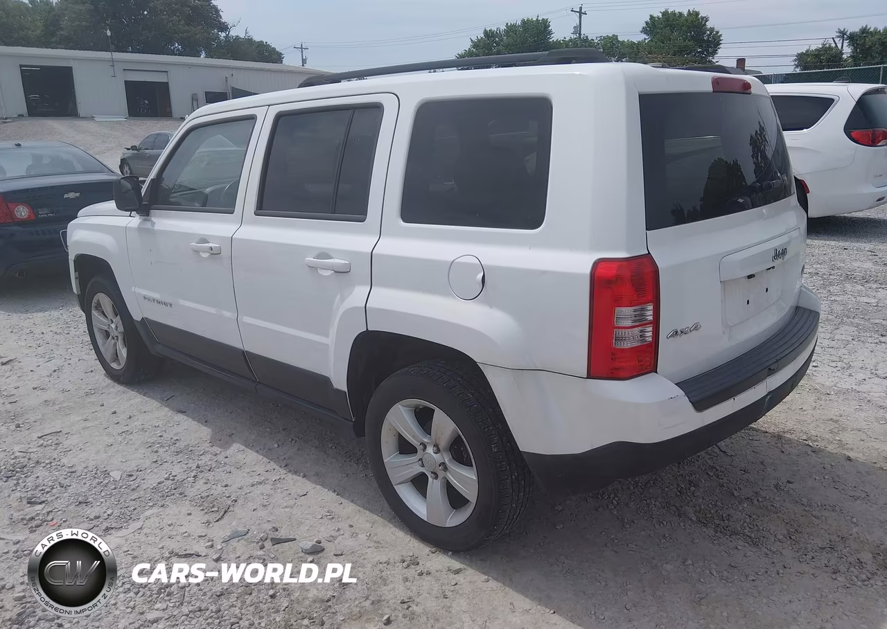 2013 Jeep Patriot Latitude VIN:1C4NJRFB8DD114701 - 3