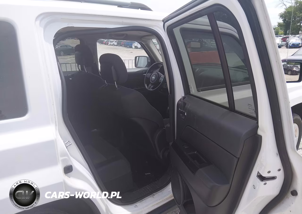 2013 Jeep Patriot Latitude VIN:1C4NJRFB8DD114701 - 8