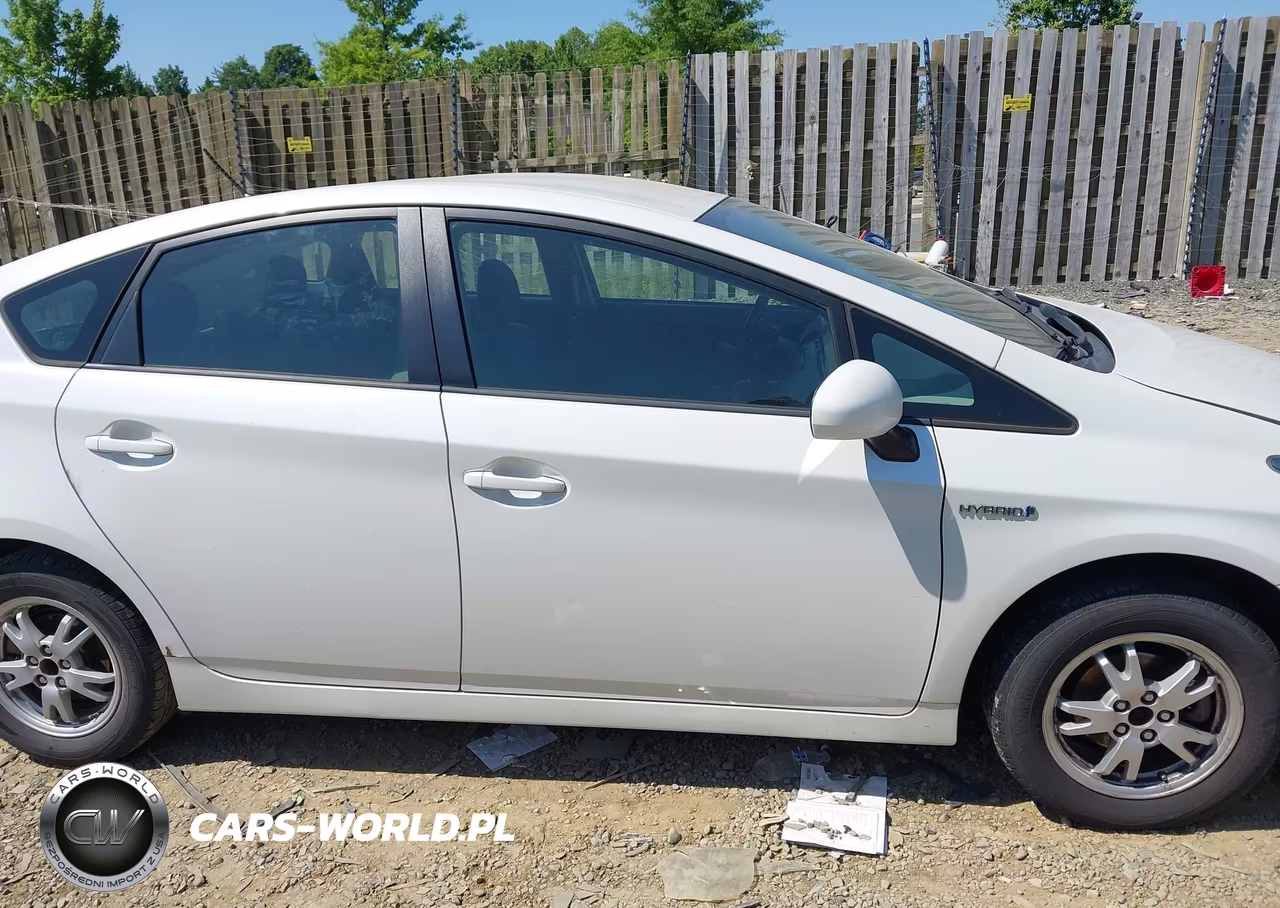 2011 Toyota Prius Two VIN:JTDKN3DU4B0258663 - 13