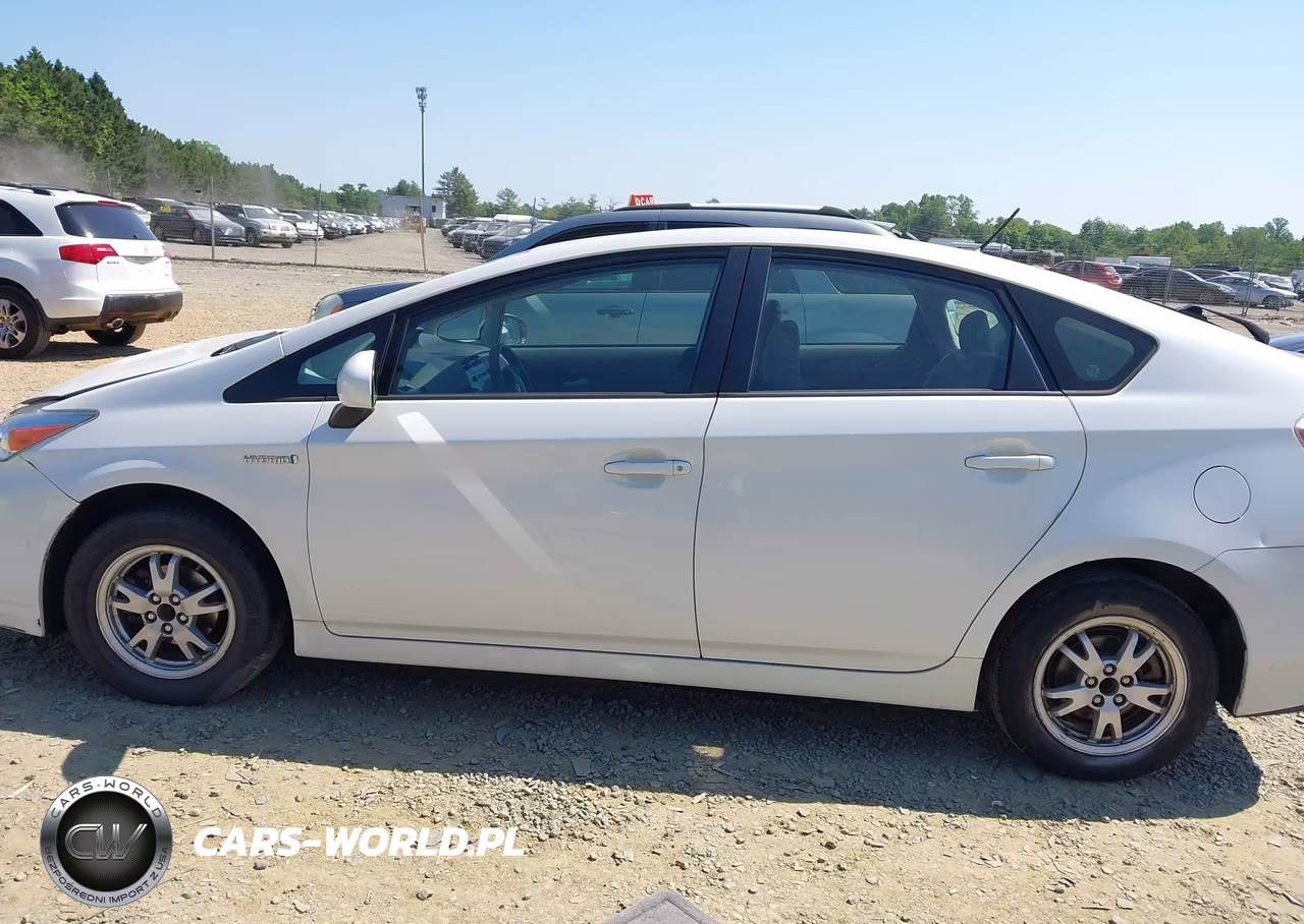 2011 Toyota Prius Two VIN:JTDKN3DU4B0258663 - 14