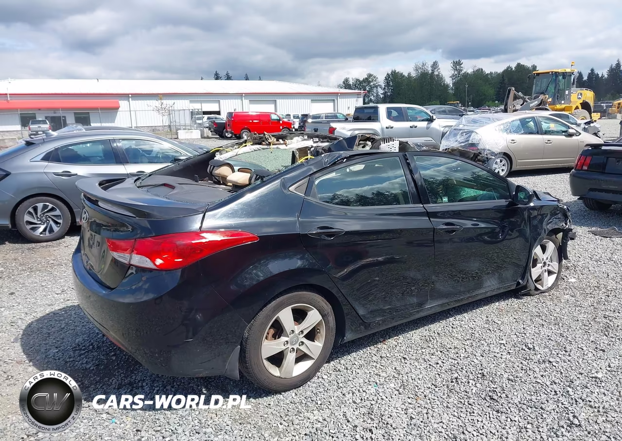 HYUNDAI ELANTRA GL VIN:KMHDH4AE3DU955901 - 4