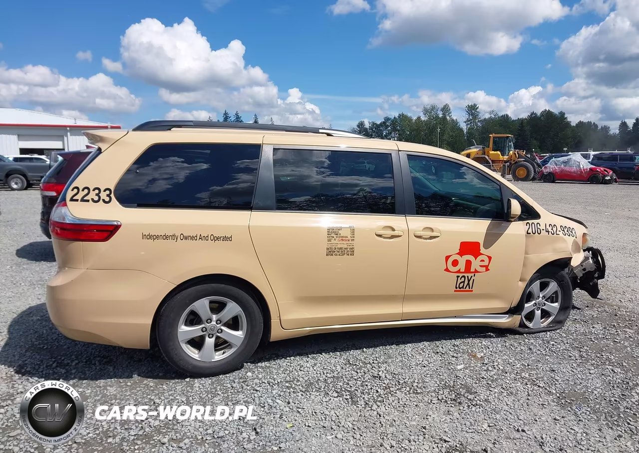 2015 Toyota Sienna Le 8 Passenger VIN:5TDKK3DC2FS580835 - 13