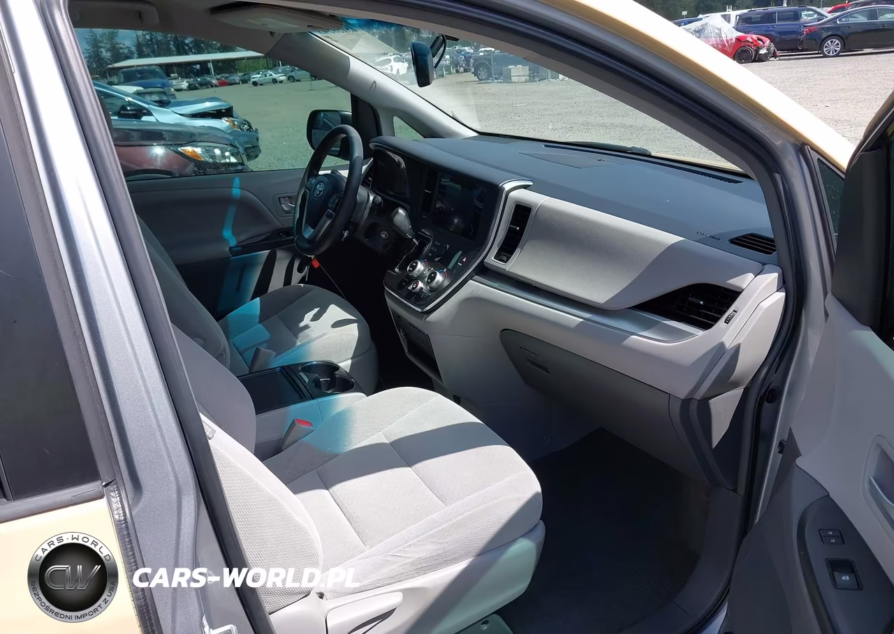2015 Toyota Sienna Le 8 Passenger VIN:5TDKK3DC2FS580835 - 17