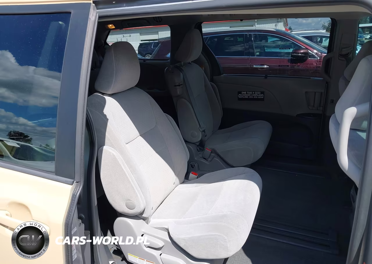 2015 Toyota Sienna Le 8 Passenger VIN:5TDKK3DC2FS580835 - 18