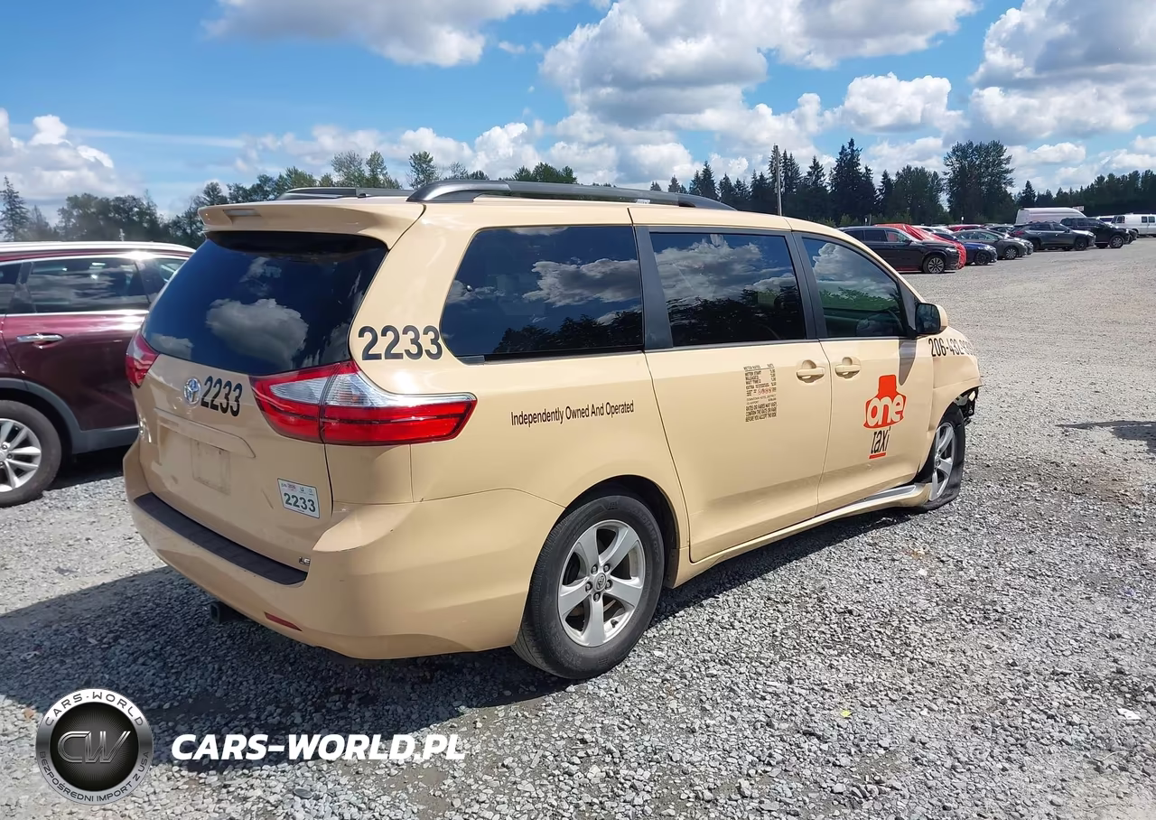 2015 Toyota Sienna Le 8 Passenger VIN:5TDKK3DC2FS580835 - 4