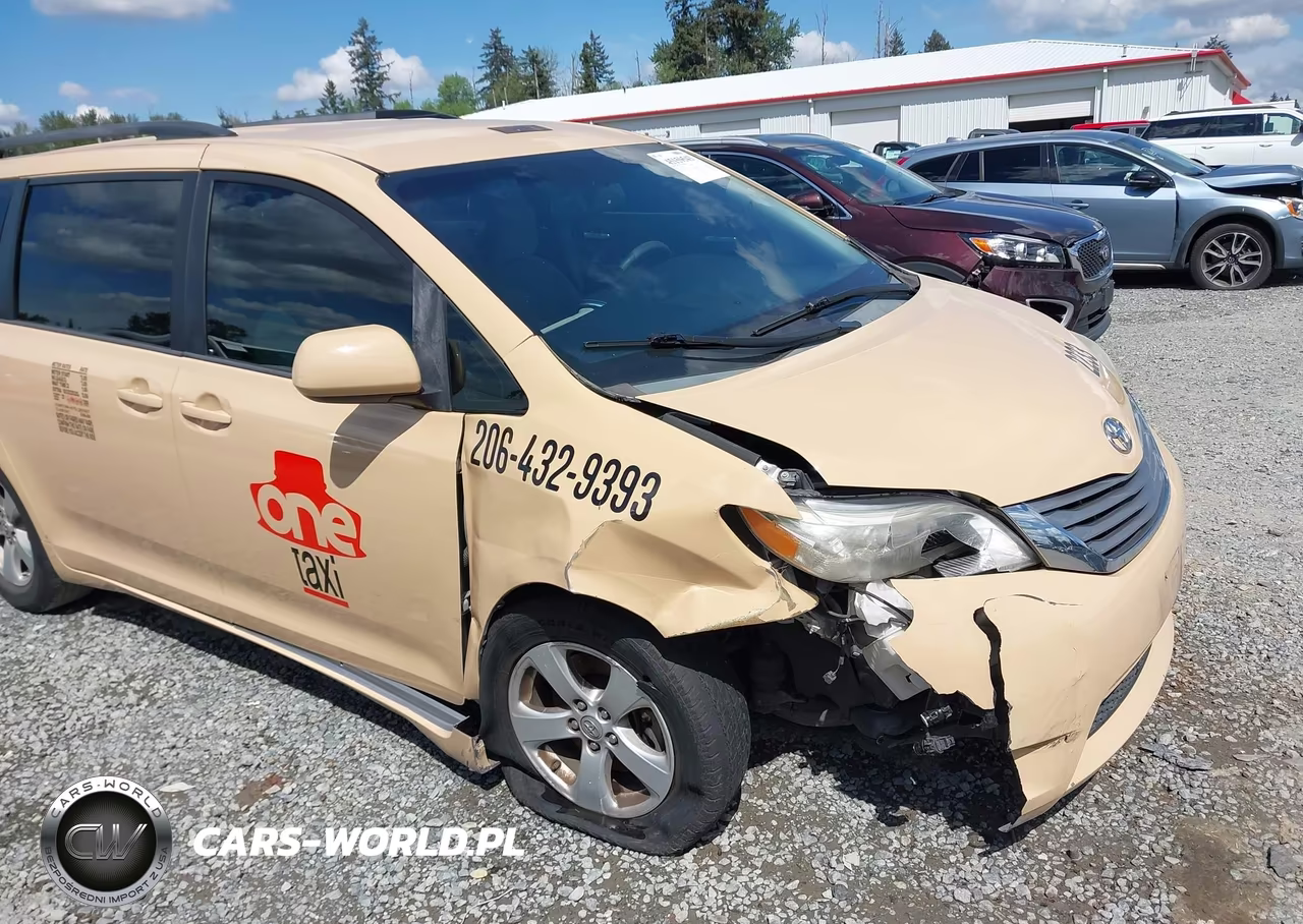 2015 Toyota Sienna Le 8 Passenger VIN:5TDKK3DC2FS580835 - 6