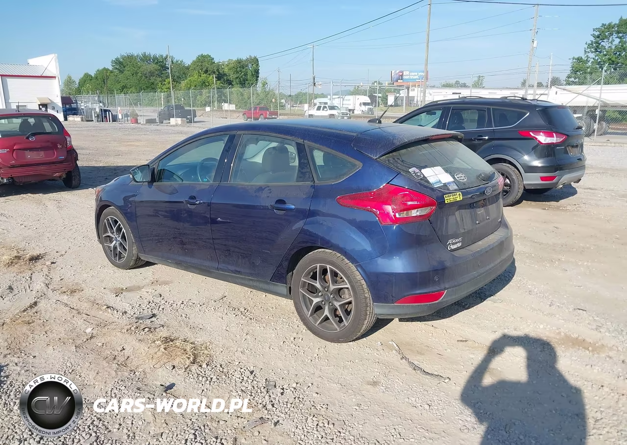 2017 Ford Focus Sel VIN:1FADP3M2XHL323885 - 3