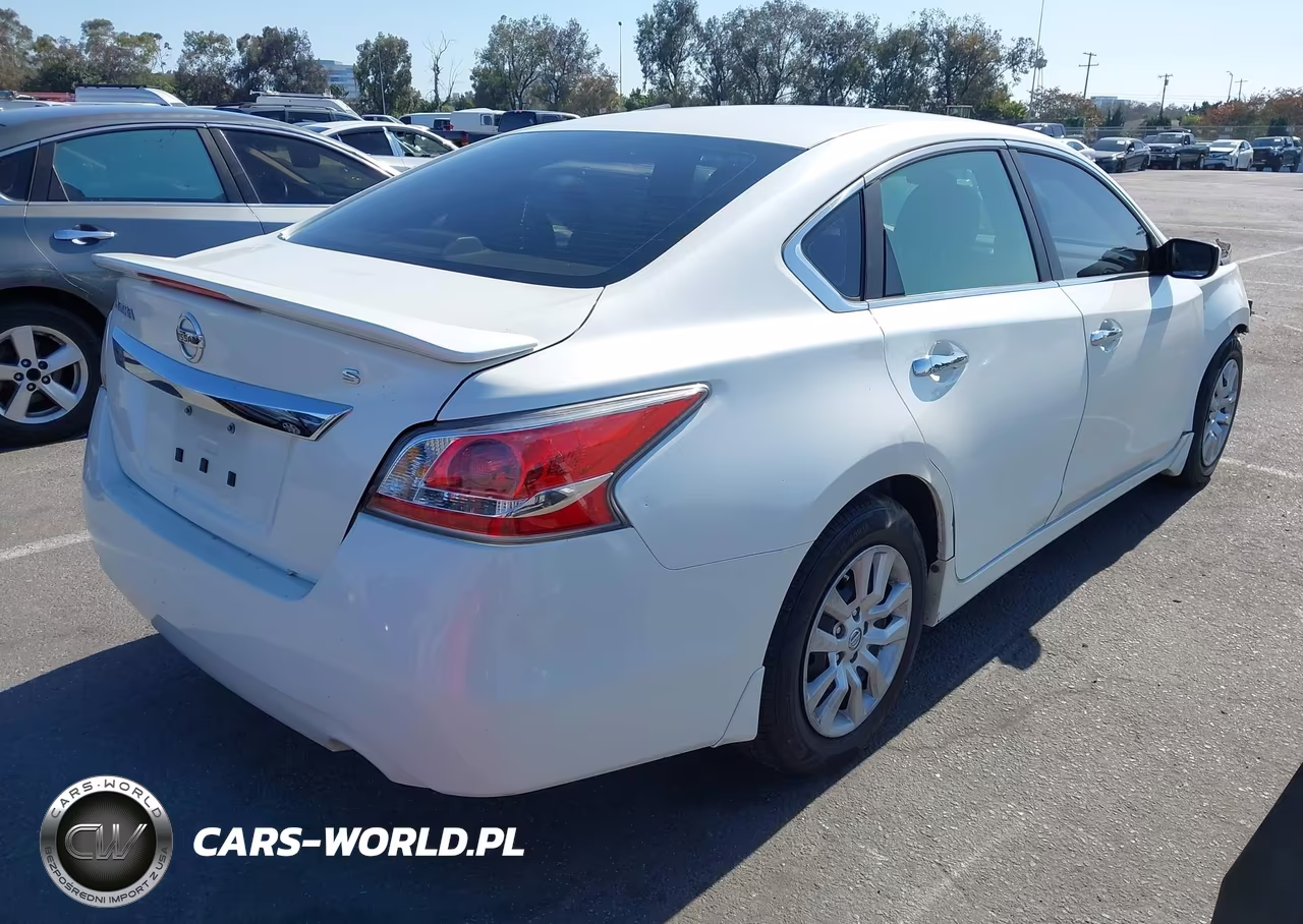 2015 Nissan Altima 2.5 S VIN:1N4AL3AP4FC271701 - 4