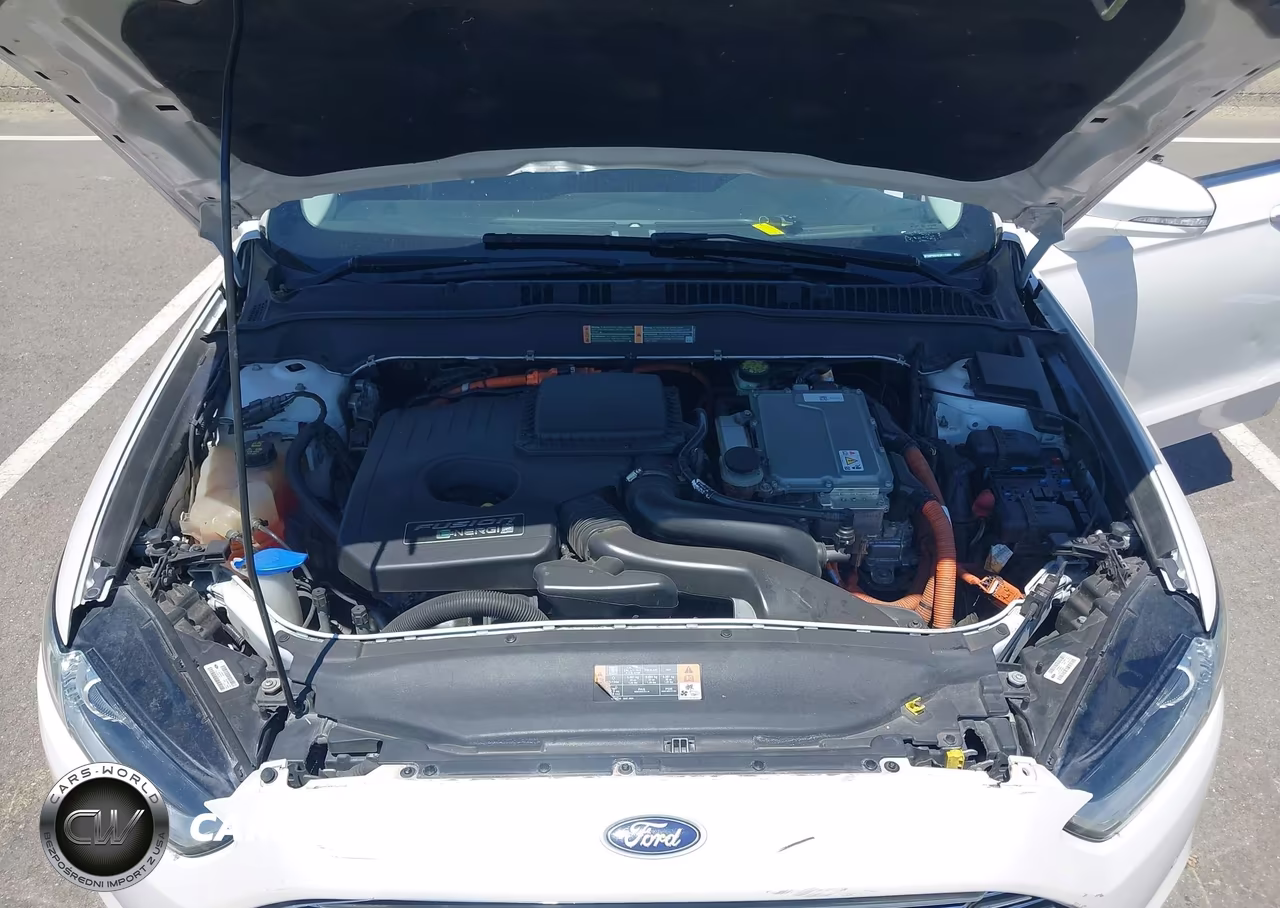 2016 Ford Fusion Energi Titanium VIN:3FA6P0SU2GR115866 - 10
