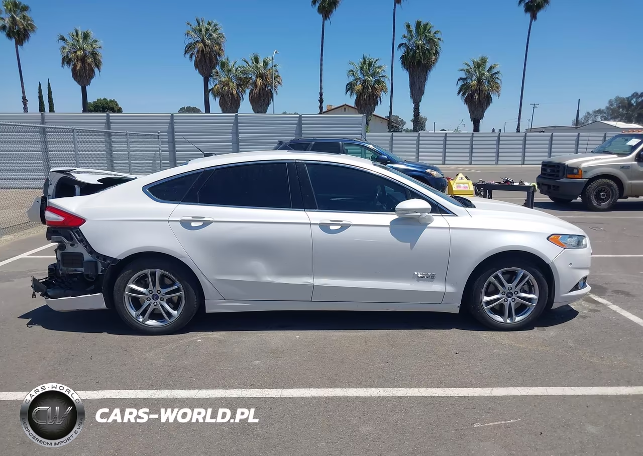2016 Ford Fusion Energi Titanium VIN:3FA6P0SU2GR115866 - 14