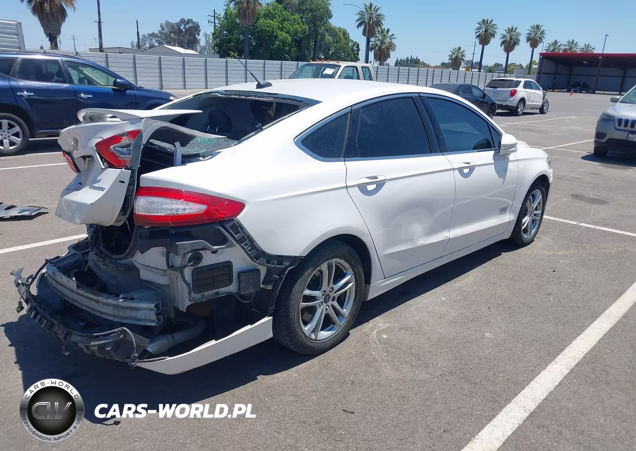 2016 Ford Fusion Energi Titanium VIN:3FA6P0SU2GR115866 - 4