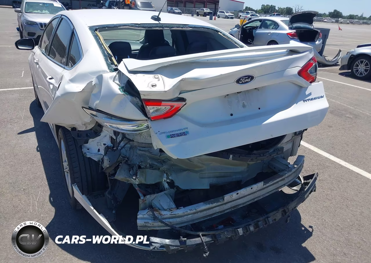 2016 Ford Fusion Energi Titanium VIN:3FA6P0SU2GR115866 - 6
