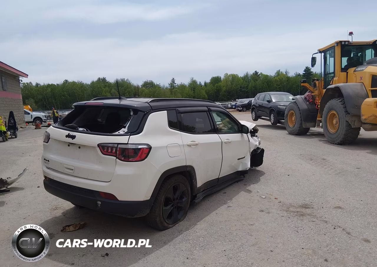 2018 Jeep Compass Altitude 4X4 VIN:3C4NJDBB9JT316204 - 4