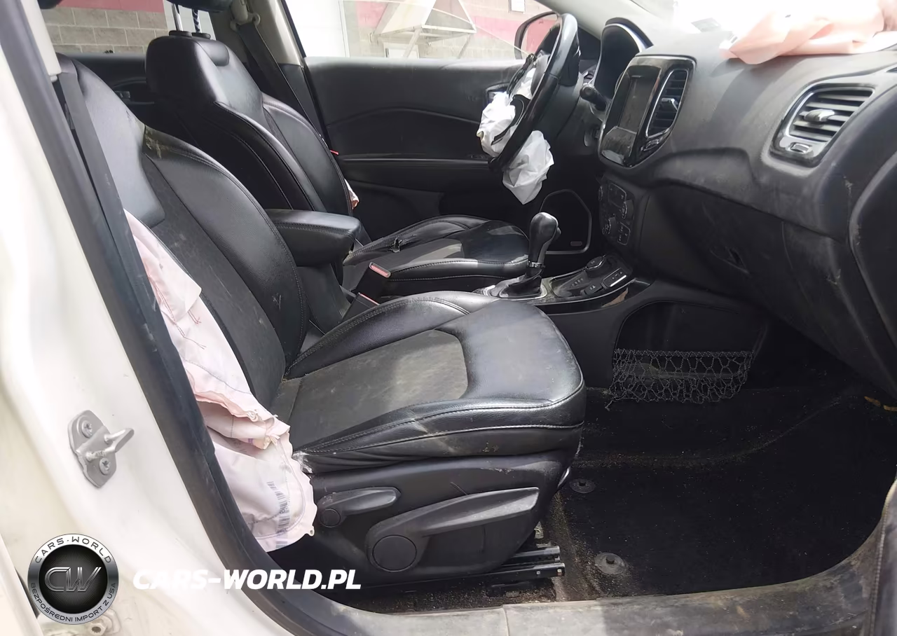2018 Jeep Compass Altitude 4X4 VIN:3C4NJDBB9JT316204 - 5