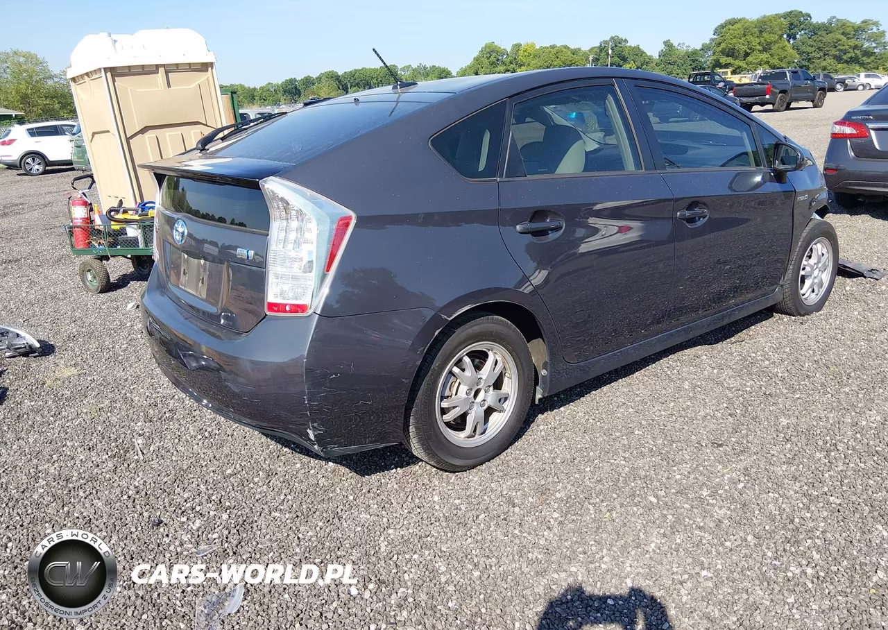 2011 Toyota Prius Three VIN:JTDKN3DU2B0307309 - 4