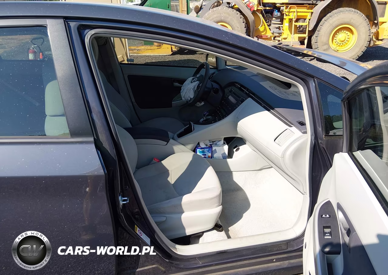 2011 Toyota Prius Three VIN:JTDKN3DU2B0307309 - 5