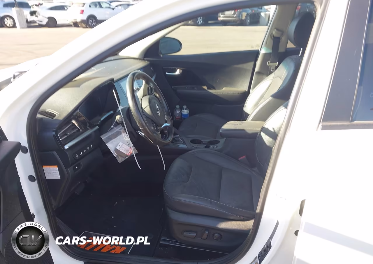 2021 Kia Niro Touring VIN:KNDCC3LC9M5482245 - 5