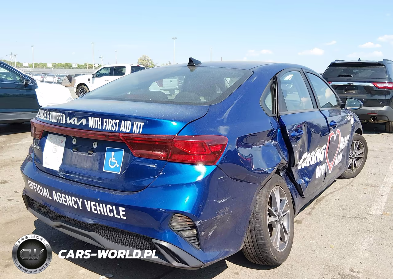 2022 Kia Forte Lxs VIN:3KPF24AD9NE457790 - 4