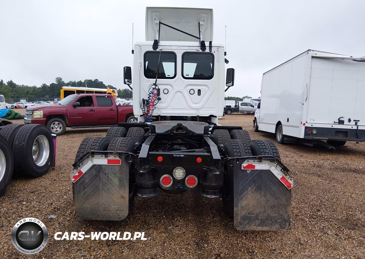 2018 Freightliner Cascadia 125 VIN:3AKJGEDV8JSKC1275 - 18