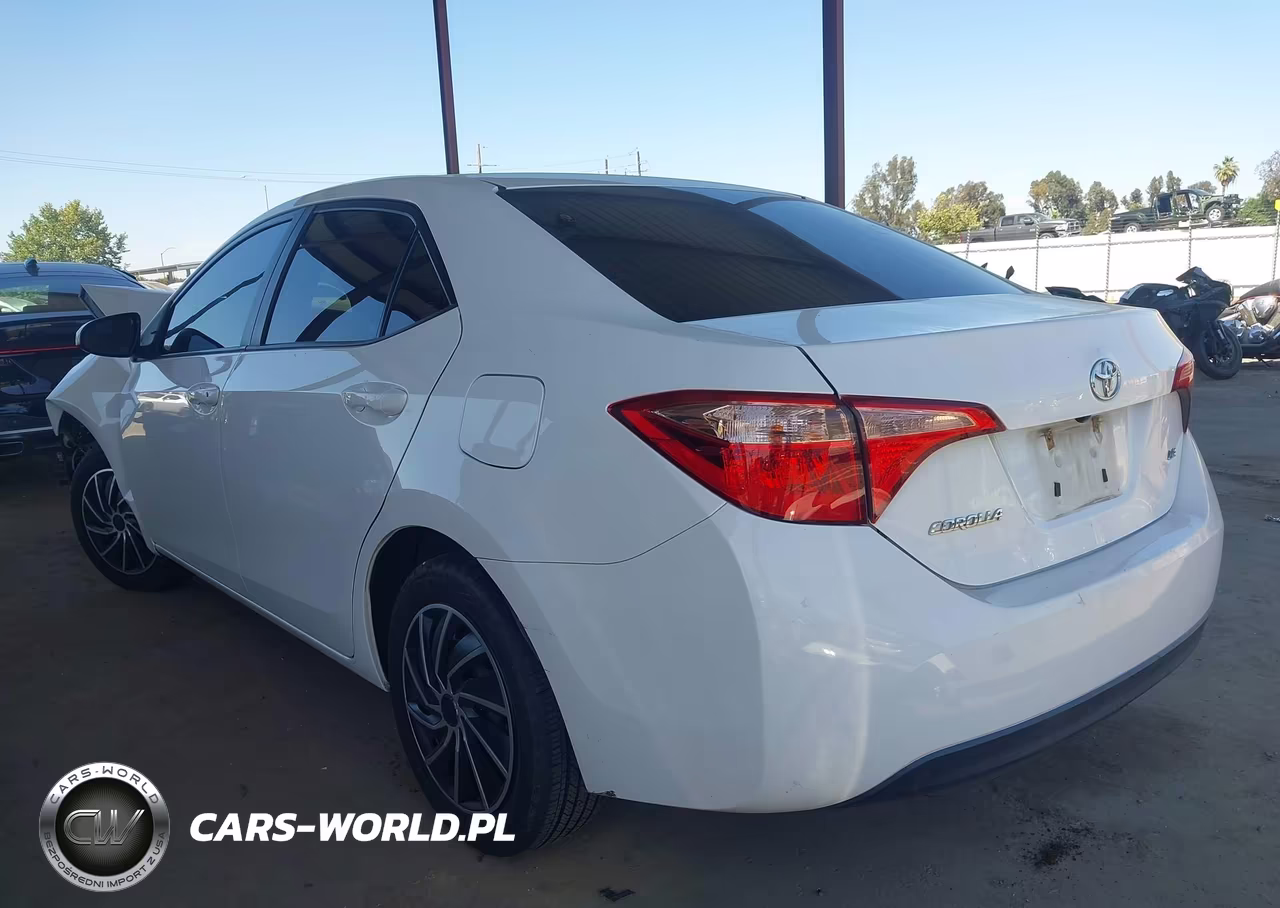 2018 Toyota Corolla Le VIN:2T1BURHE4JC051428 - 3
