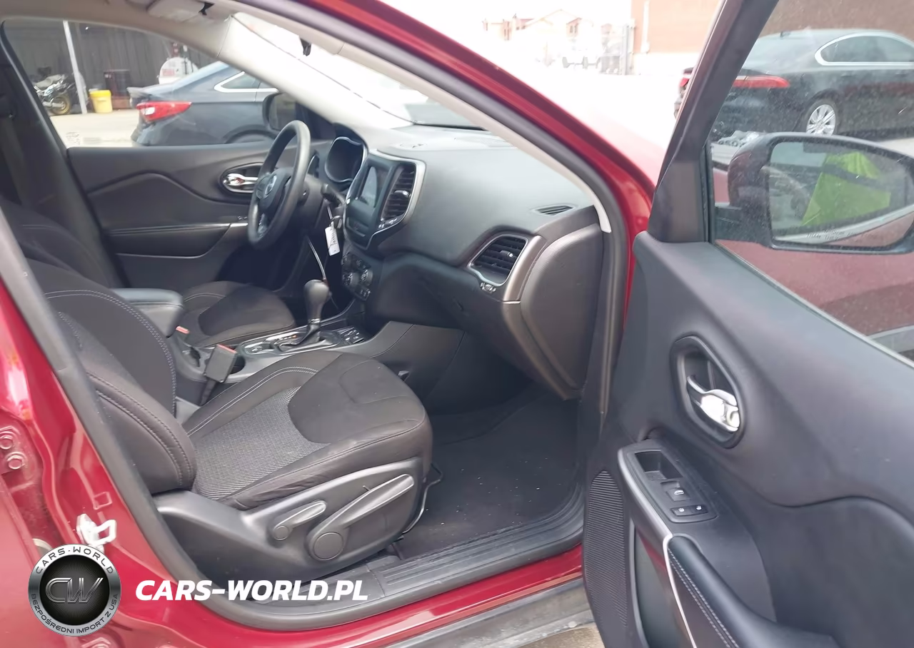 2019 Jeep Cherokee Latitude Fwd VIN:1C4PJLCB6KD373145 - 5
